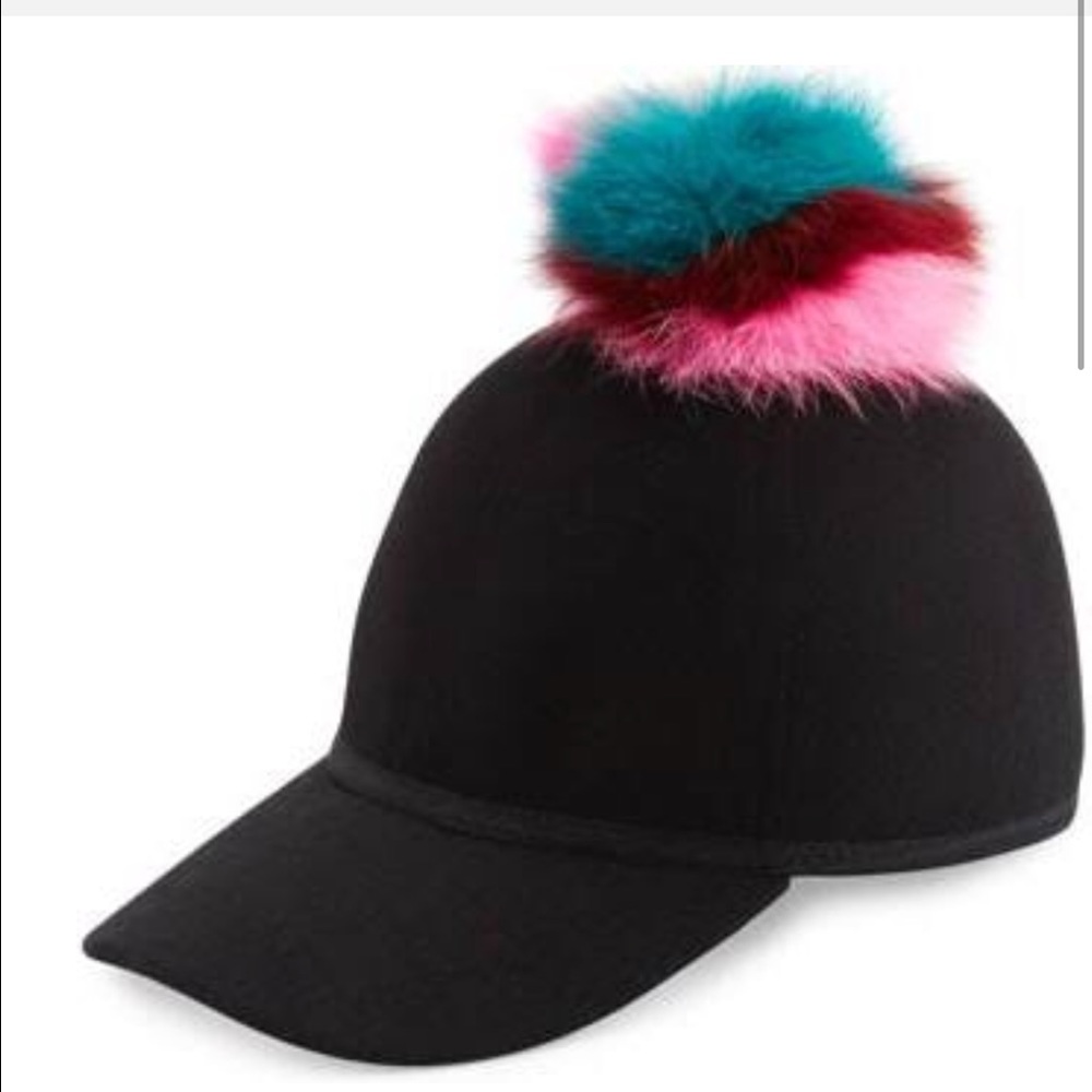 Charlotte Simone
Single-Pom Wool Cap